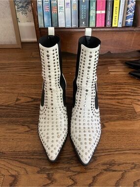 Studded Pointed-Toe Chelsea Boots - White
